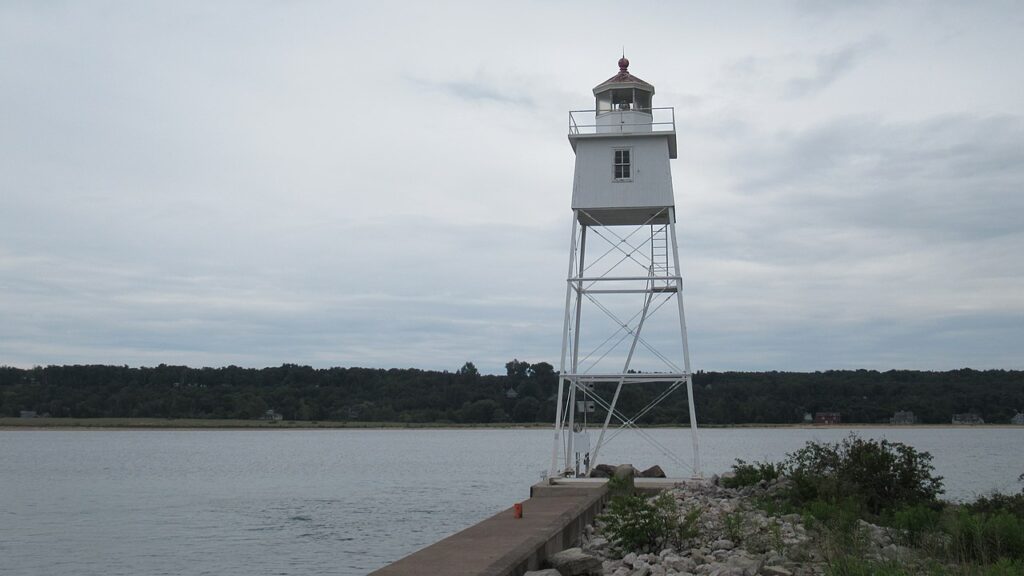 History Gem – Grand Marais Harbor Range Lighthouses – Gitche Gumee ...